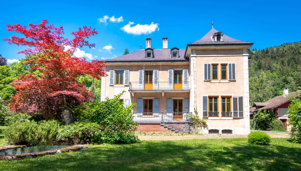 Appt PPE neuf de 2.5 pces avec balcon Campagne Pernod, lot B7 - Cadre d'exception avec une maison de maître en toile de fond
