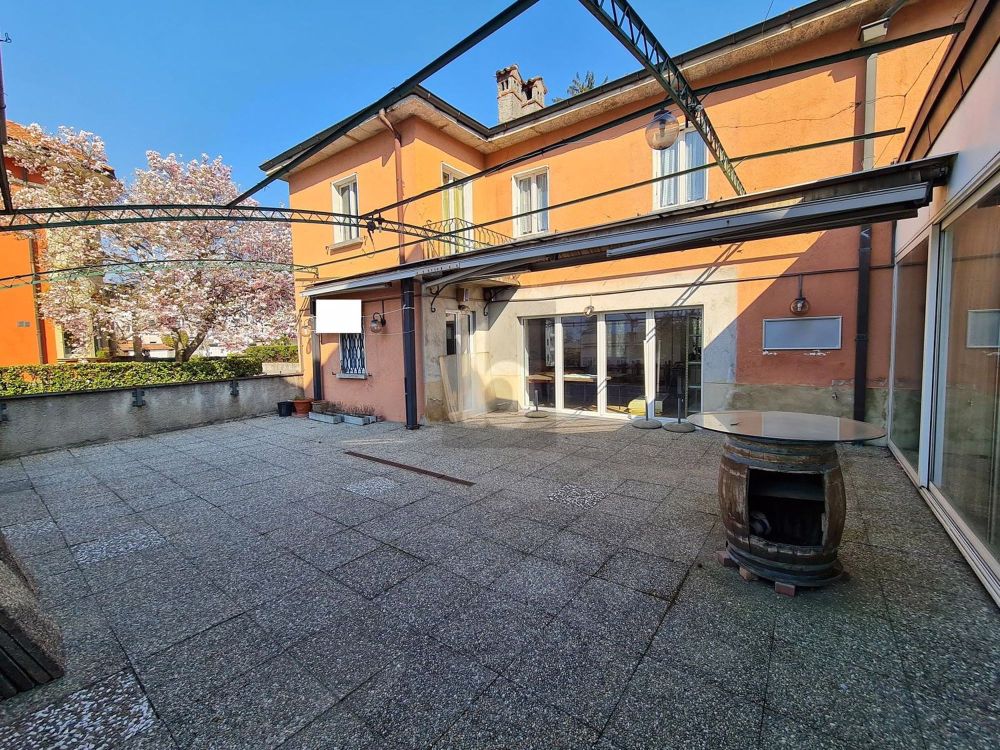 Geräumig mit Terrasse - Bild 1