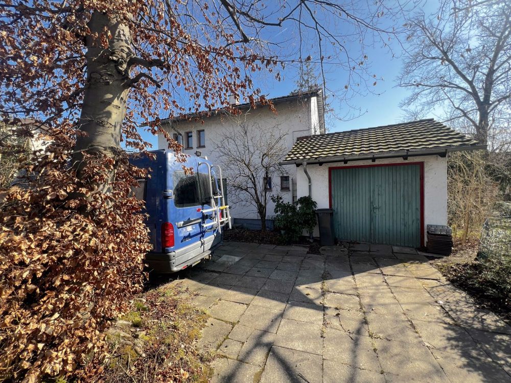 Entwicklungsfähiges Einfamilienhaus mit grossem Grundstück in Dübendorf - Bild 2
