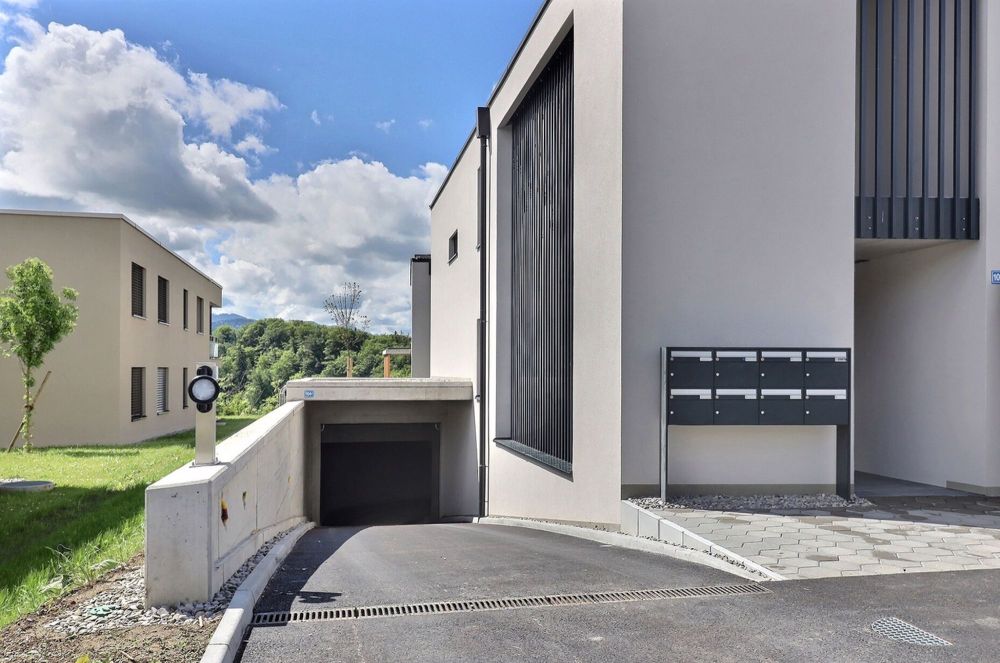 Bel appartement de 4.5 pièces Rooftop / 2 places de parc intérieures - Entrée du garage souterrain