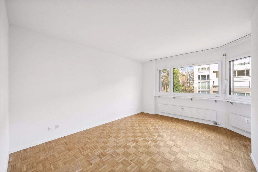 Erstbezug nach Sanierung: Grosszügige & lichtdurchflutete 3.5-Zimmerwohnung! - Bild 4