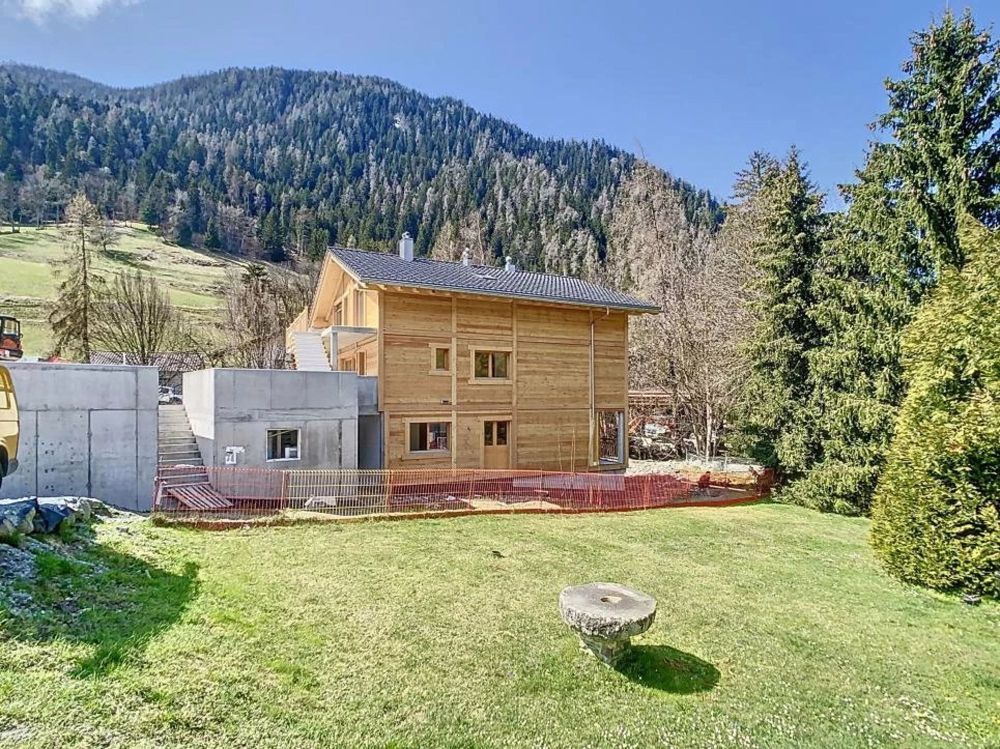 Großzügige Familienwohnung, völlig neu! - Bild 2