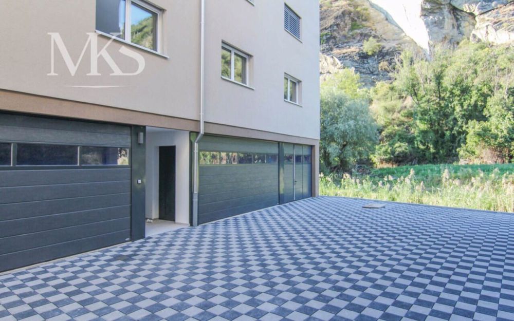 Grosszügige neue Wohnung im ruhigen Brigerbad - Vorplatz