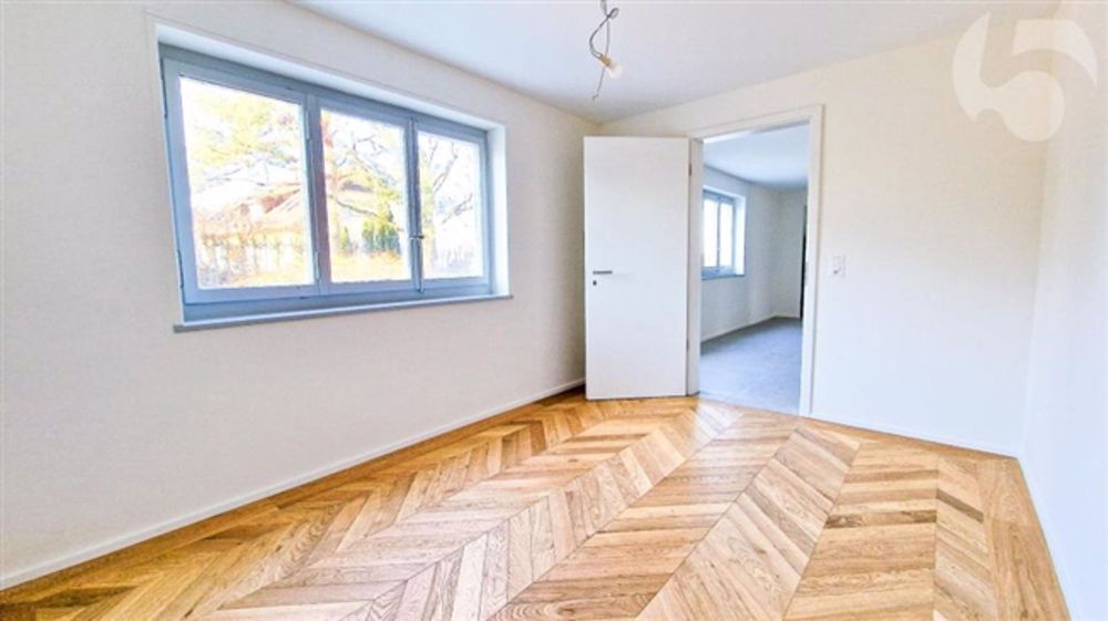 Herrliche Wohnung 3,5 Stück im Erdgeschoss einer Architektenvilla mit privatem Garten (Robotermäher, automatische Bewässerung) Station vor Ort. - Bild 10