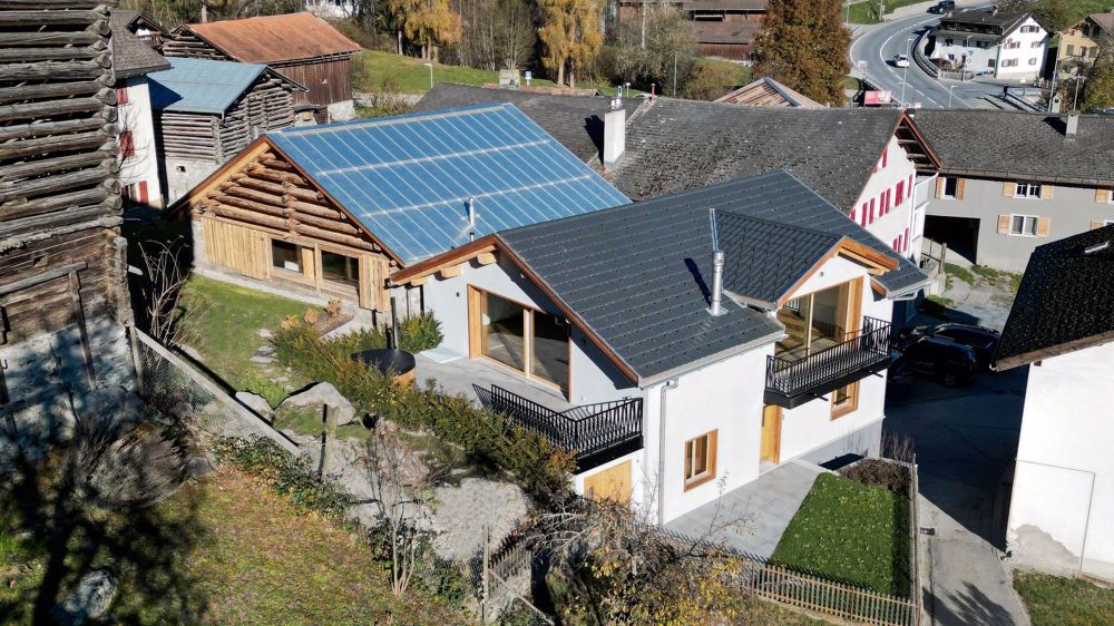 Exklusives Wohnhaus in Schluein – Einzigartig mit Bergpanorama - Bild 2