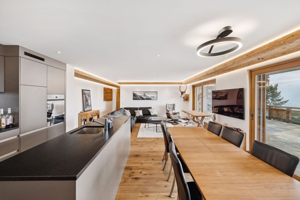 5.5 pièces - Bien-être thermal et ski aux pieds des 4 Vallées - Salle à manger / Esszimmer / Dining room