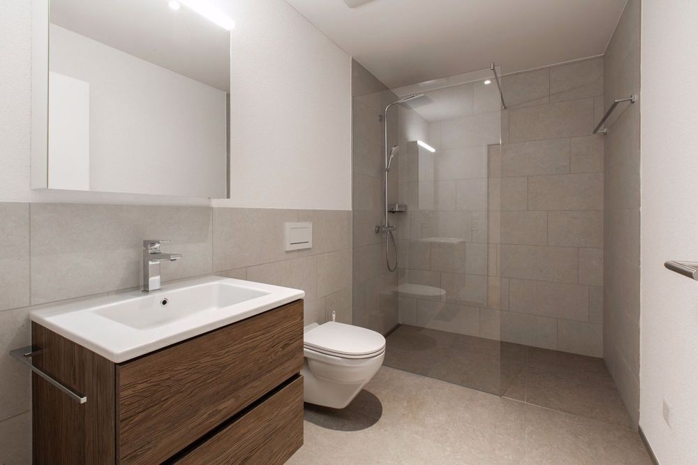 Moderne 4.5-Zimmer-Wohnung mit grossem Balkon - Bild 3