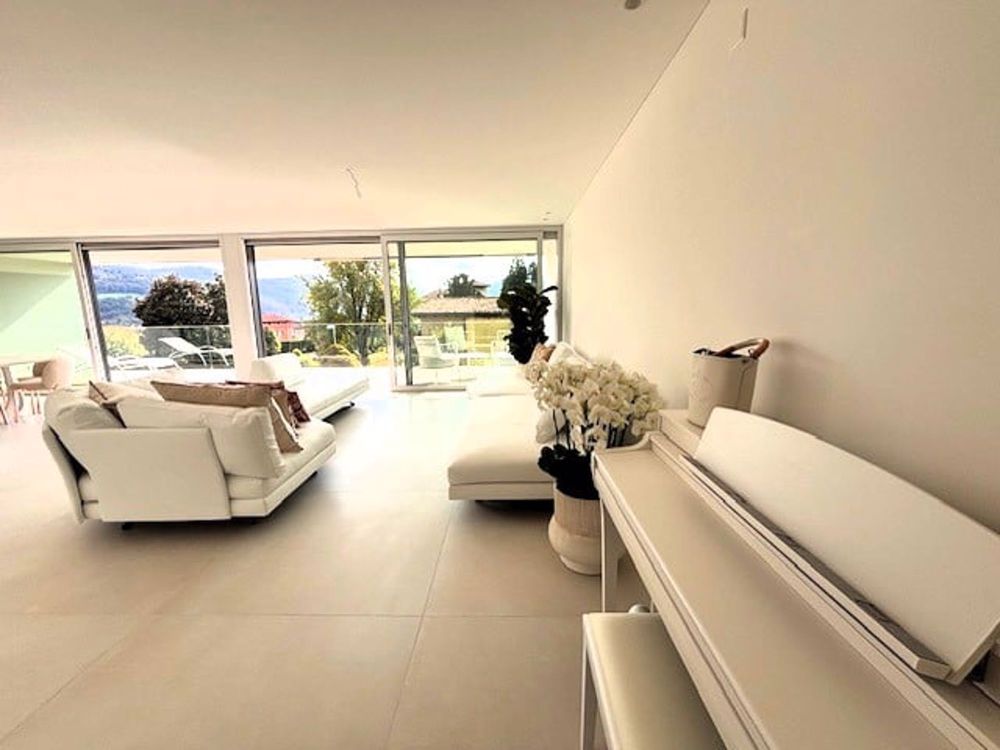 Raffiniertes 4.5-Zimmer-Apartment mit doppeltem Zugang in der Nähe von TASIS - Bild 4