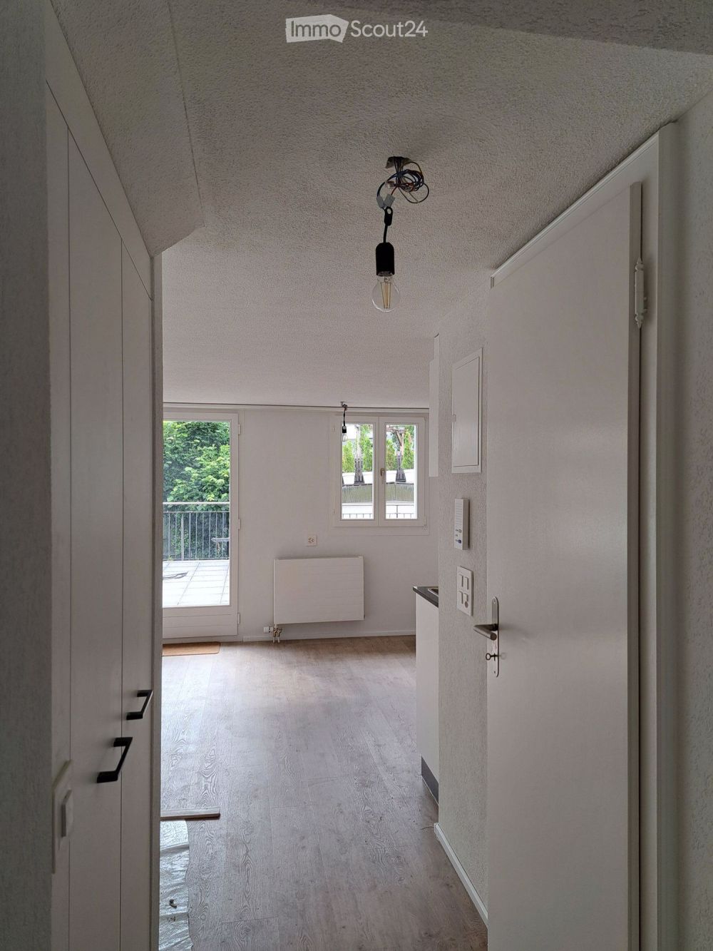Charmante 5.5-Zimmer-Wohnung mit grosser Terrasse im Zentrum von Einsiedeln - Bild 4