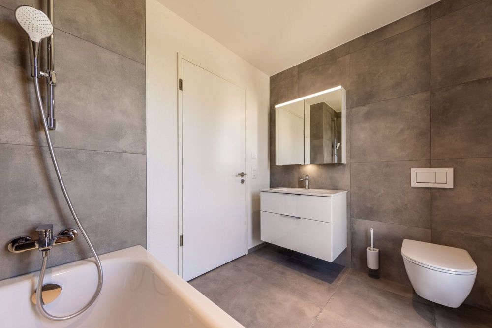 ERSTVERMIETUNG - Badezimmer