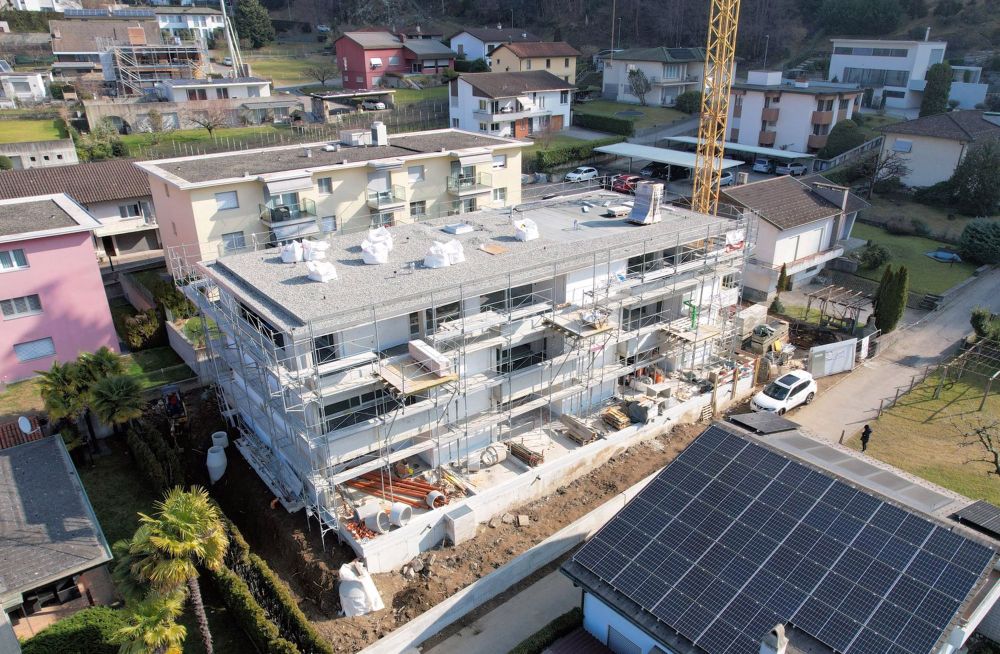 Nuovo spazioso appartamento con grande terrazza e giardinetto - Bild 1