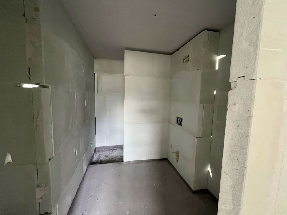 Superbe appartement neuf de 3.5 pièces au dernier étage neuf avec vue panoramique sur les Alpes et le château médiéval - Bild 5