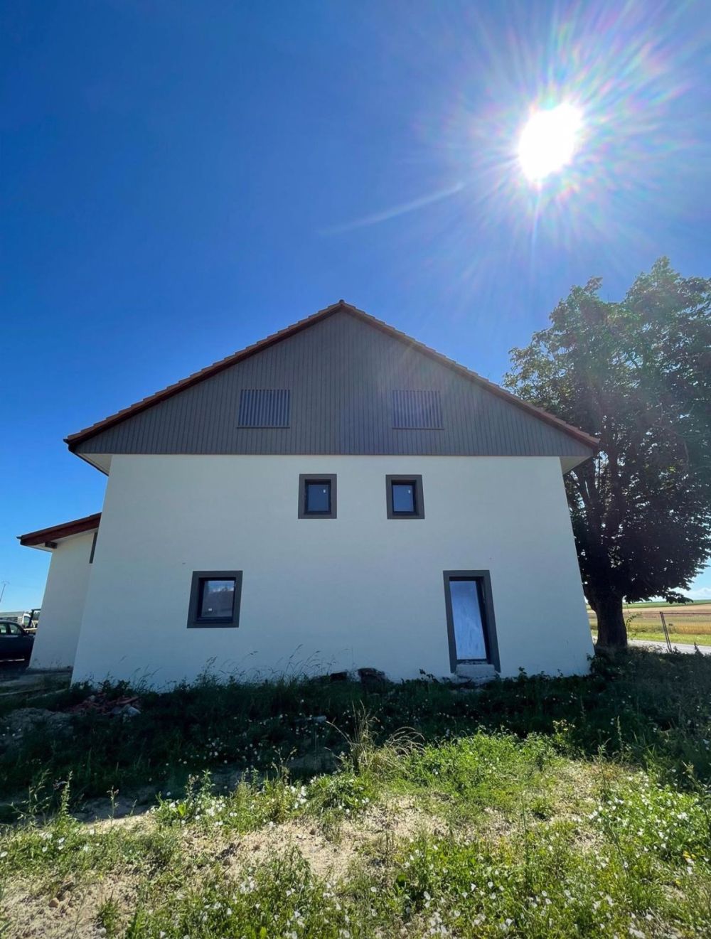 Seltene Gelegenheit in Montbrelloz — Projekt von zwei verbundenen Villen mit 4,5 Zimmern zur Anpassung - Bild 2