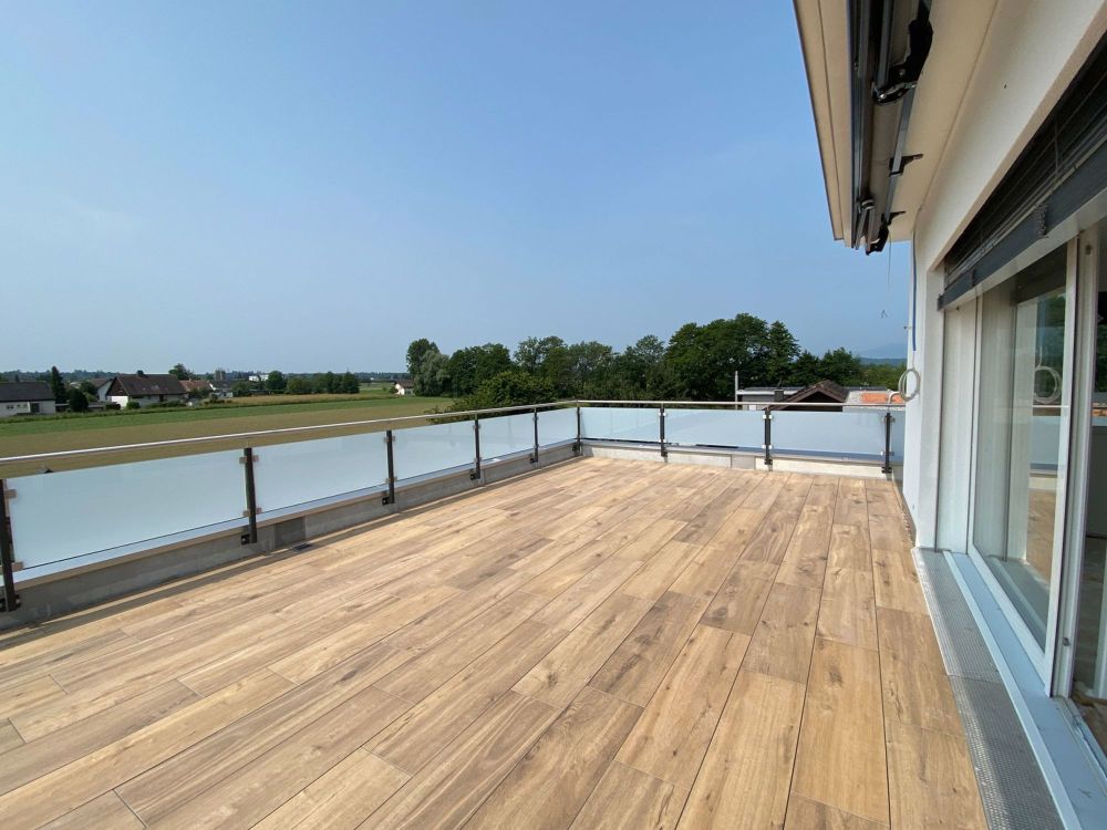 TOP 4 Zimmer Attikawohnung, 82 m2 Terrasse Neubauwohnung in 6-Familienhaus - Bild 1