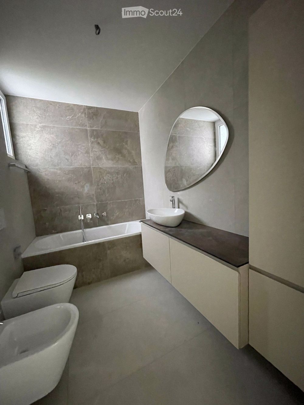 Verkaufen modernes 4.5-Zimmer-Apartment mit Panoramablick in Avegno - Bild 4