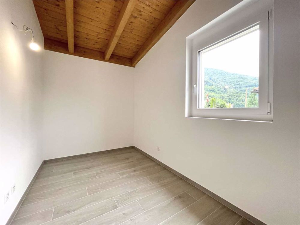 Nuova villa immersa nel verde a Sant'Antonino - Bild 5