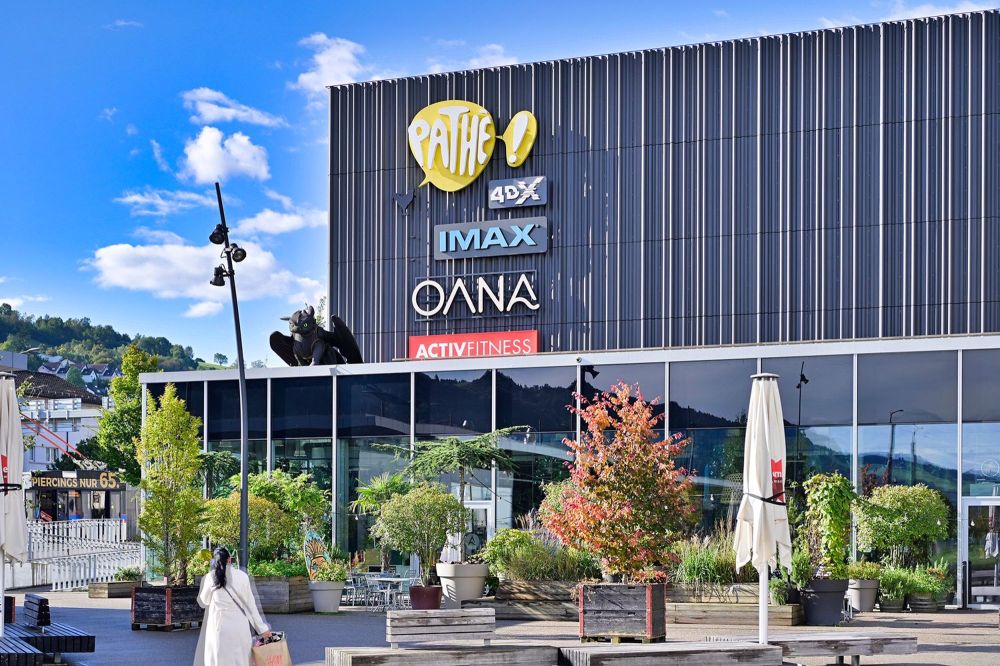 6-Zimmer-Haus mit Wohlfühlcharakter - Häuser am Fähriweg, Buchrain - Die nahegelegene Mall of Switzerland bietet Ihnen ein grosses Angebot an Einkaufs- und Dienstleistungsangeboten