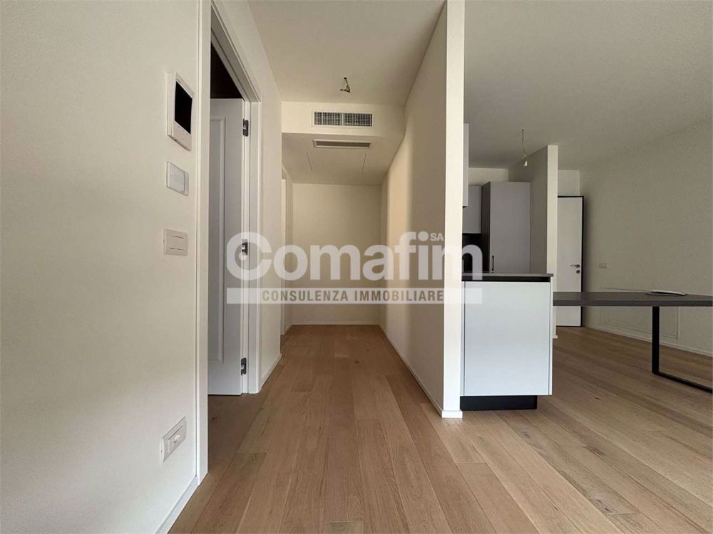 Chiasso : 2.5 locali al 1°P - Moderno con terrazzo - Bild 2