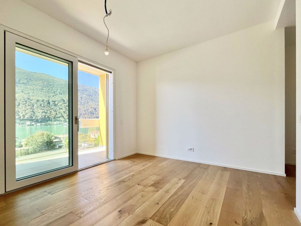 Dachwohnung 4.5 Zimmer mit Terrassen und Seeblick in Brusino Arsizio - Bild 2