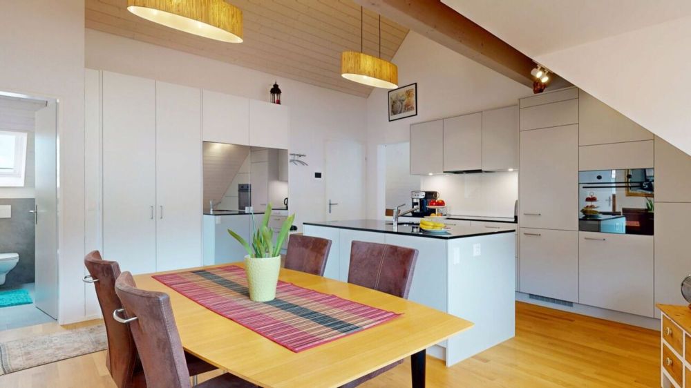 moderne 3.5-Zimmerwohnung mit eigenem Waschturm und Carport - Bild 2
