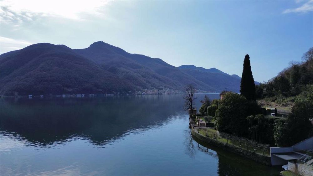 Magnifica villa moderna direttamente a lago - Bild 12