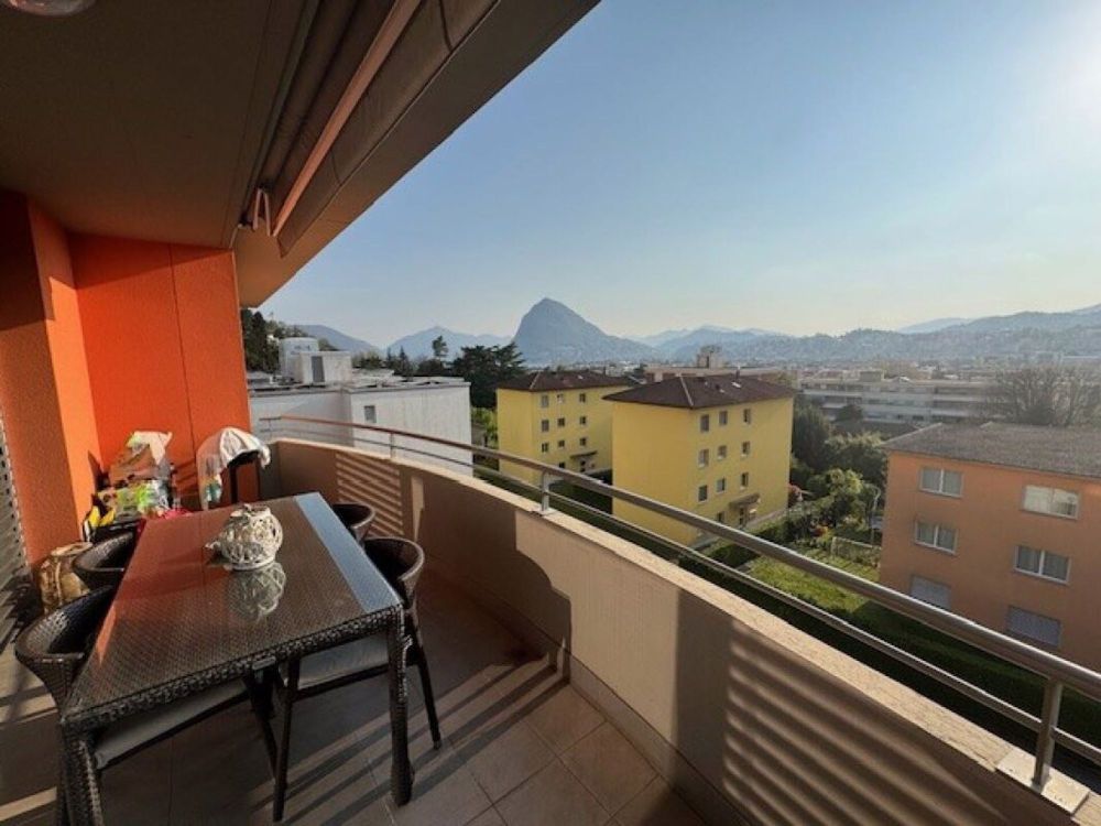 Meraviglioso appartamento 4.5 locali con vista aperta città e lago - Bild 1