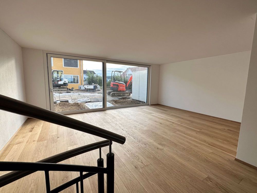 Tag der offenen Türe! Besuchen Sie das Musterhaus! - Blick zum Wohnzimmer