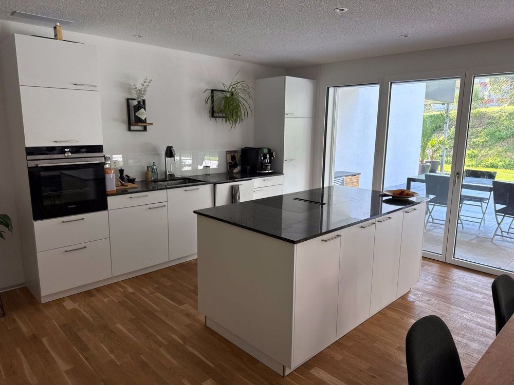 4.5-Zimmer-Gartenwohnung mit 100 m² Terrasse in Düdingen - Bild 3