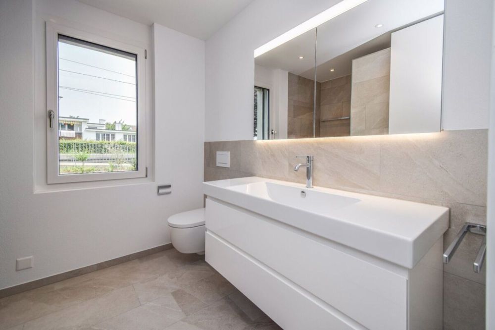 Moderne 4.5-Zimmer-Garten-Wohnung mit grosszügigem Umschwung - Bad en Suite