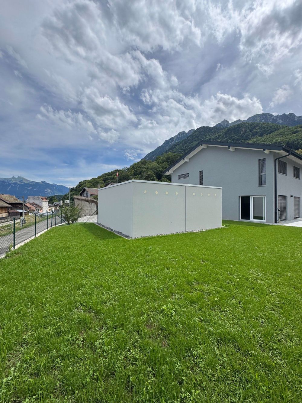 Zwei Schritte vom See entfernt: Neues Reihenhaus mit 5,5 Zimmern und Blick auf den Genfersee! - Bild 2