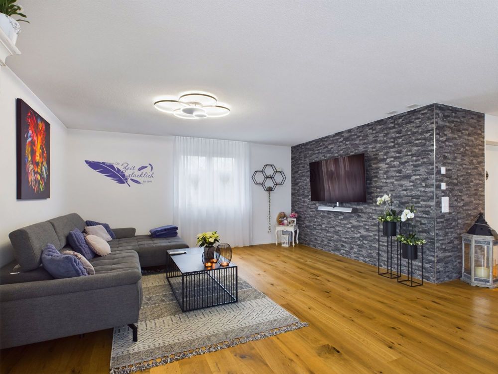 Neuwertige Attikawohnung mit 152 m² Terrasse, Privatlift und Whirlpool - Bild 3