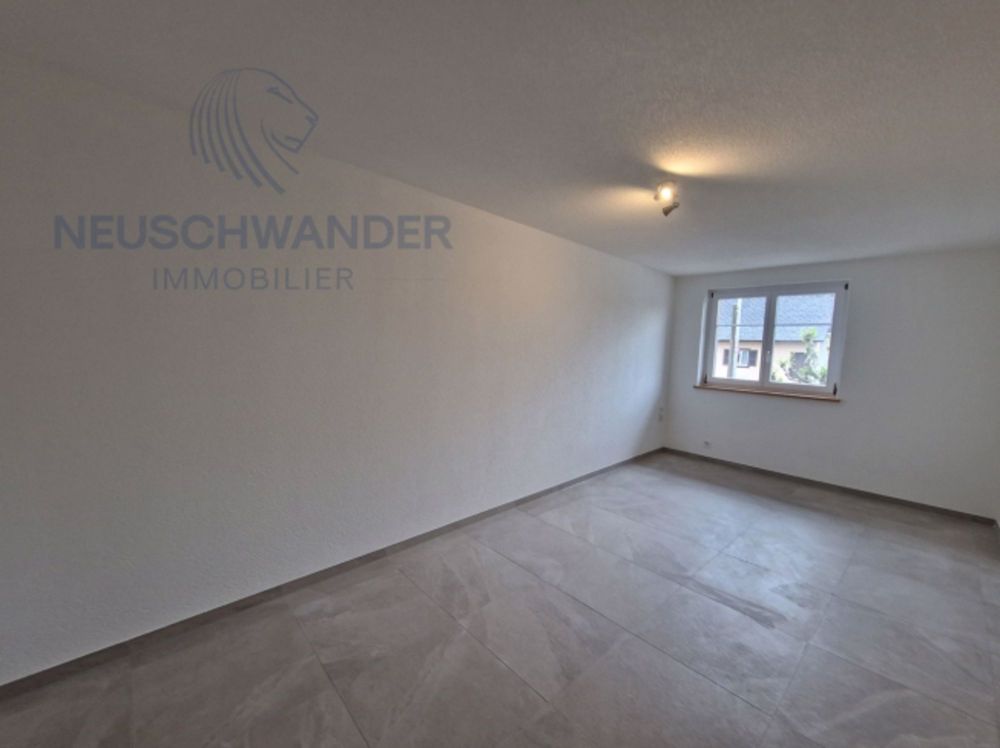 Proche de toutes les commodités et totalement rénové - Bild 1