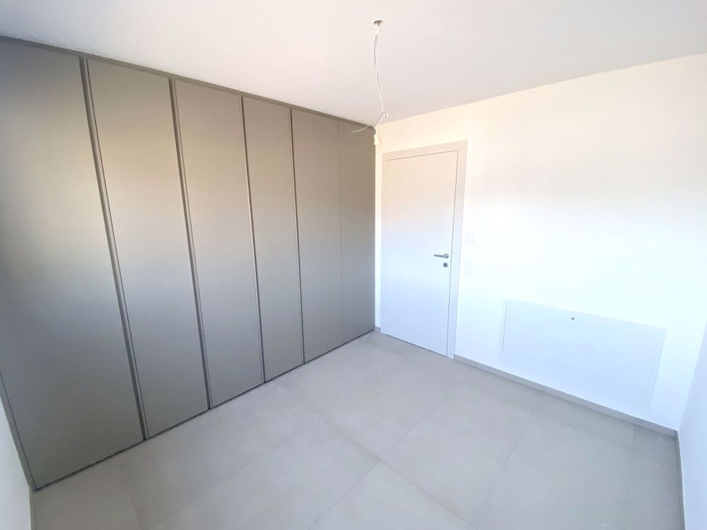 Neueste 2,5-Zimmer-Wohnung in mittlerem bis hohem Standard mit überdachter Terrasse - Bild 9