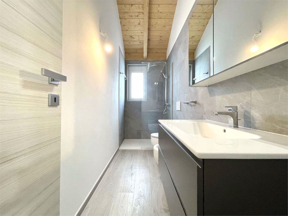 Nuova villa immersa nel verde a Sant'Antonino - Bild 6
