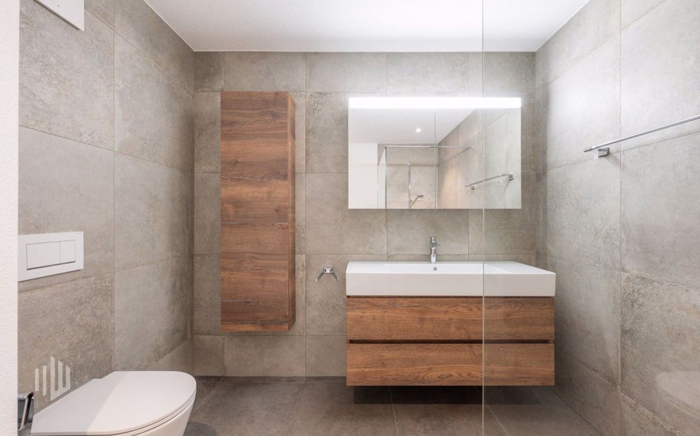 ImmoWyss - Neubauwohnung in Walkringen modernes Wohnen im Grünen - Modernes Bad mit Dusche und WC