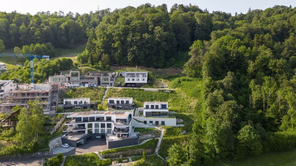 Wo Luxus auf Lebensqualität trifft: Ihr Haus der Extraklasse mit unverbaubarer Panorama-Aussicht - Bild 1