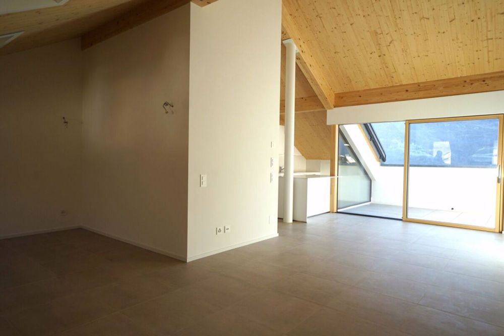 Schönes Dachgeschoss von 3,5 Zimmern in neuer Bauweise - Bild 4