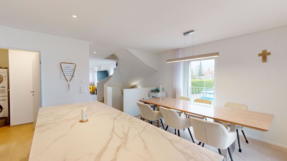 Sehr grosszügiges Haus mit 7.5 Zimmer und über 200m2 Nettowohnfläche - Küche Esszimmer