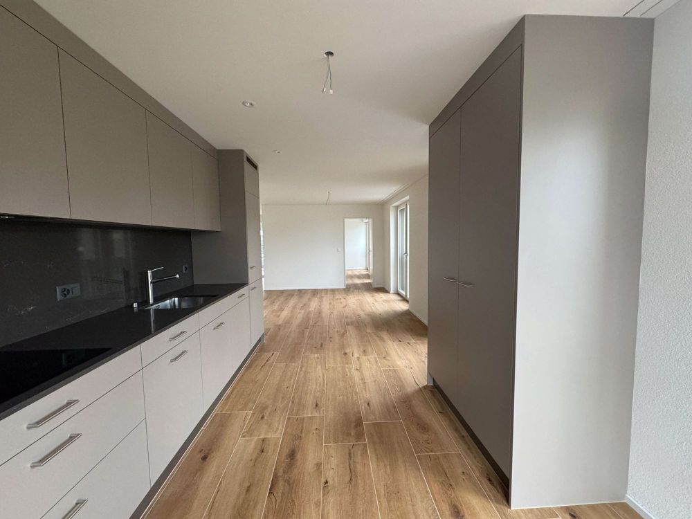 Grosszügige 3.5-Zimmerwohnung im Eigentumsstandard zu vermieten - Bild 3