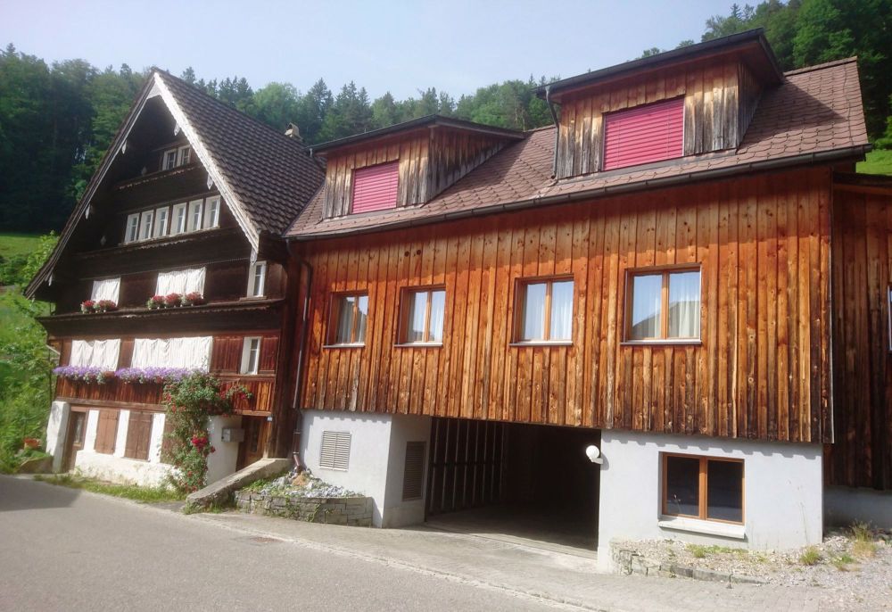 Charmantes Toggenburgerhaus mit neuerem Wohntrakt - Bild 1