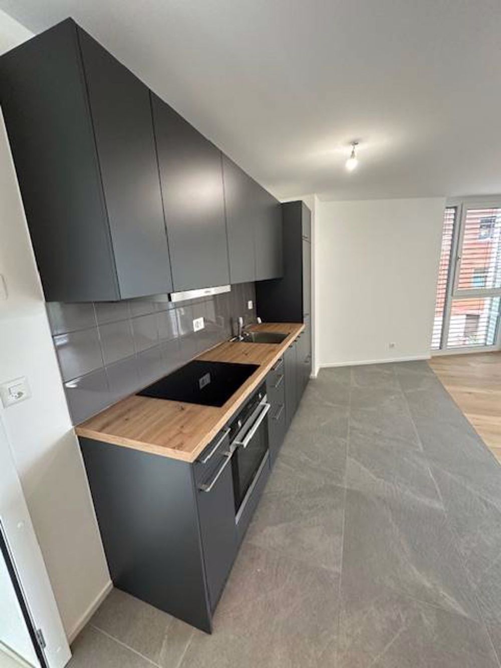 Wohnung 2.5 Zimmer neu, Balkon und innenliegender Parkplatz - cuisine