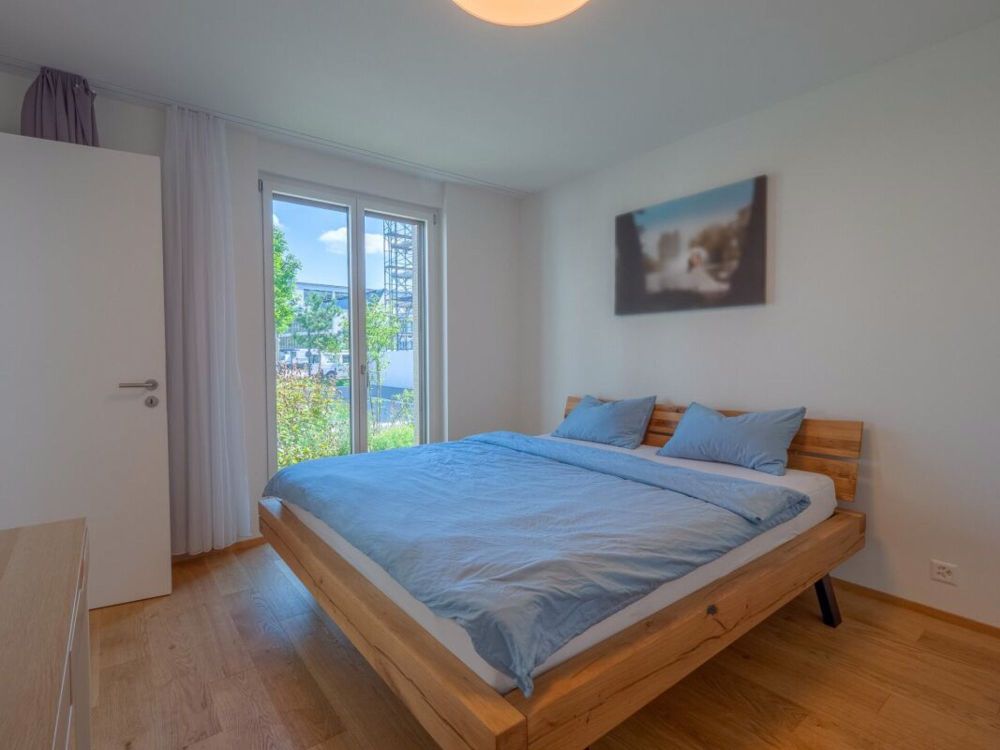 Neuwertige 4.5 Z' Gartenwohnung an zentraler und ruhiger Lage - Bild 5
