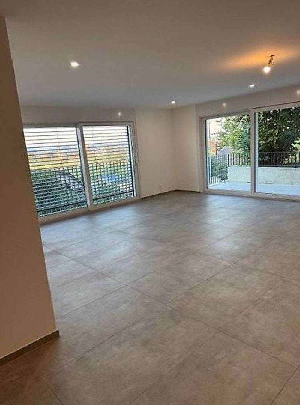 Neubau außerhalb des Marktes Gampelen - Bild 13