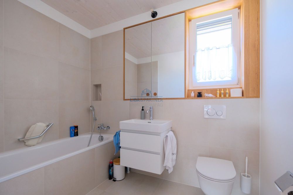 Exklusive 5.5-Z'Attika-Maisonette Wohnung im Herzen von Rheinfelden - Nasszelle 4. Obergeschoss / Attikageschoss / Wet room 4th floor / attic storey