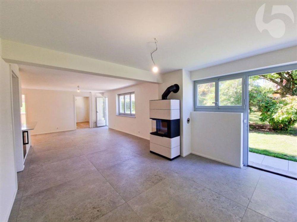 Herrliche Wohnung 3,5 Stück im Erdgeschoss einer Architektenvilla mit privatem Garten (Robotermäher, automatische Bewässerung) Station vor Ort. - Bild 5
