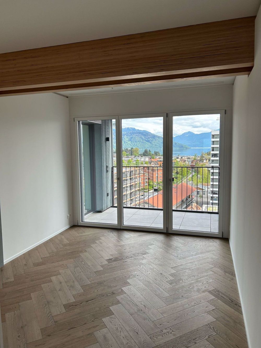 Erstvermietung einer 3.5-Zimmer-Wohnung im 9. OG mit See- und Bergblick - Bild 3
