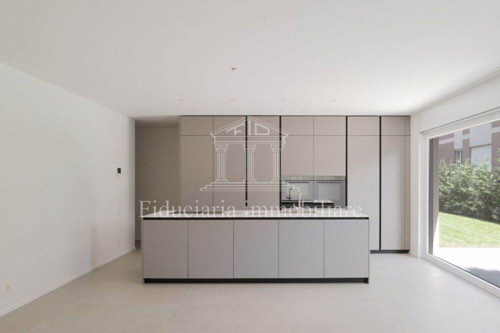 LOSONE - Moderne 4.5-Zimmer-Gartenwohnung in exklusiver Residenz mit nur 4 Einheiten - Bild 1