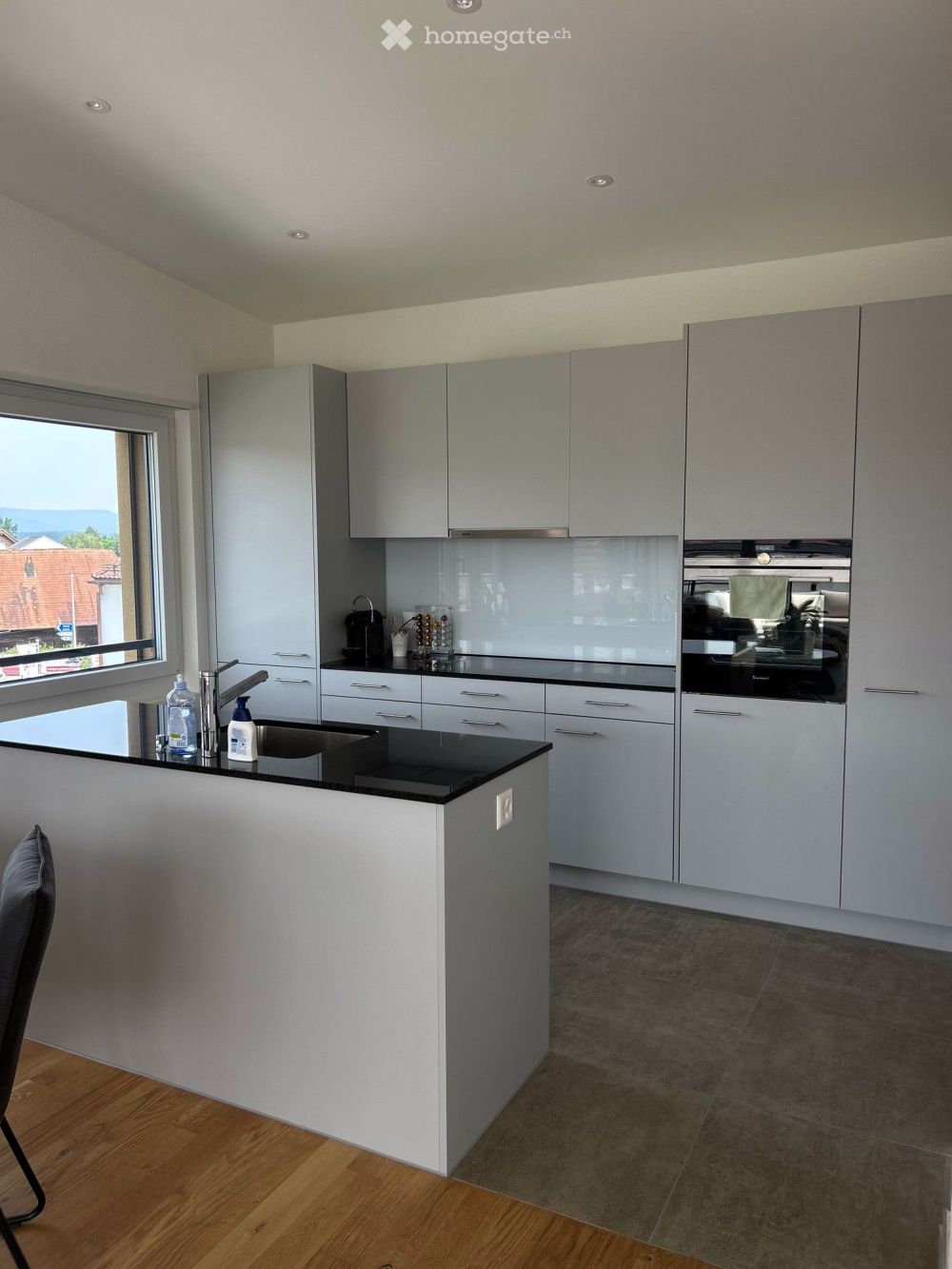 Moderne 2.5-Zimmer-Dachwohnung in Hirschthal - Bild 3