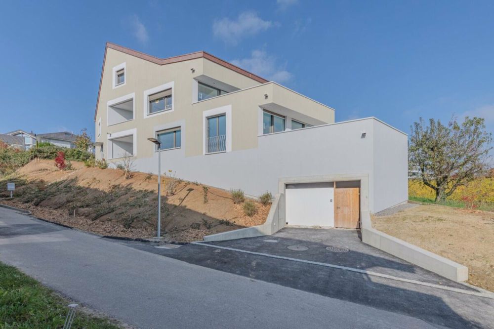 GROSSEN IMMOBILIEN - Exklusive 4.5-Zimmer-Maisonettewohnung mit Seesicht - Bild 1