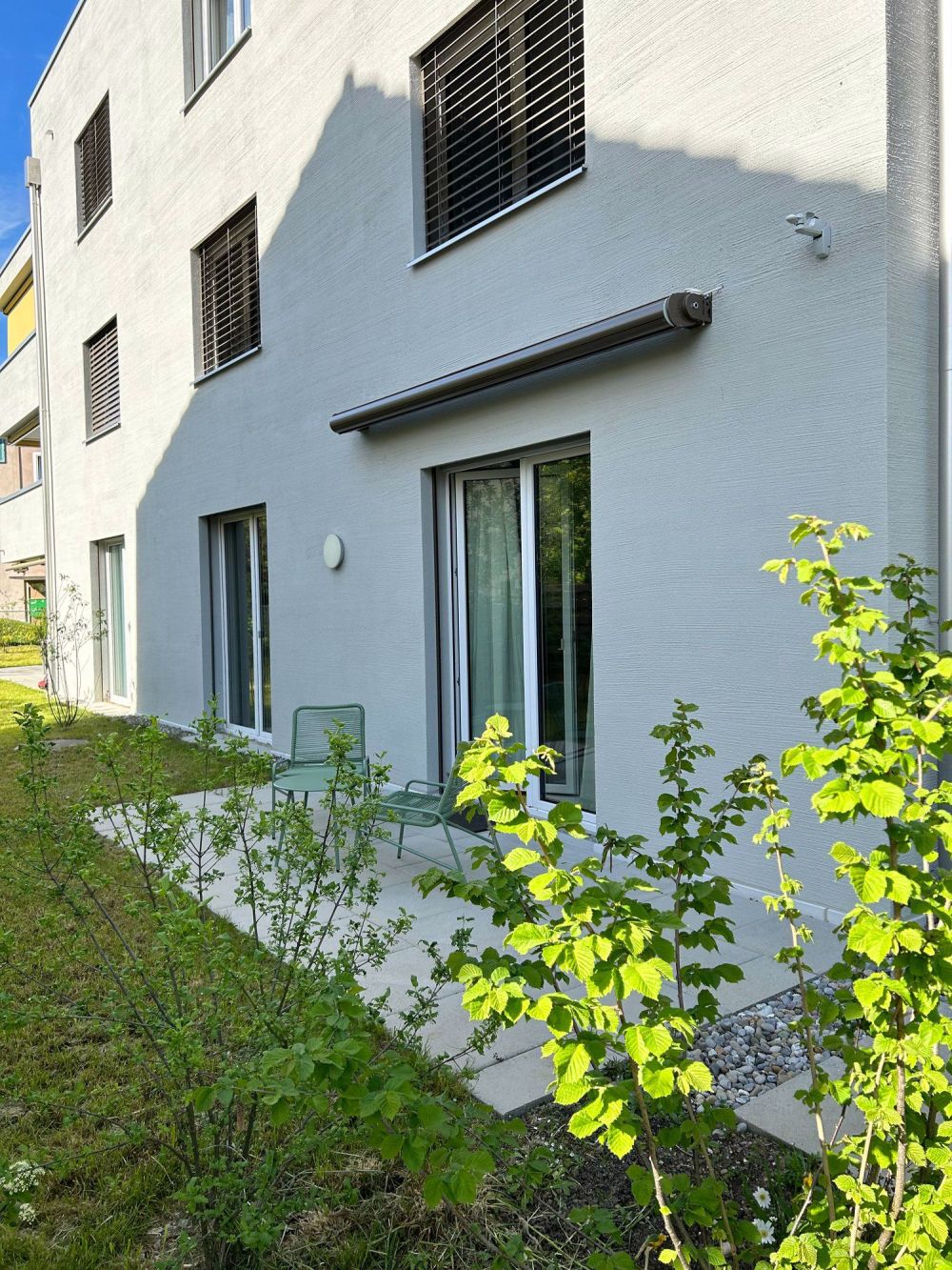 Moderne 2.5 Zimmer-Erdgeschosswohnung mit Garten - Bild 12